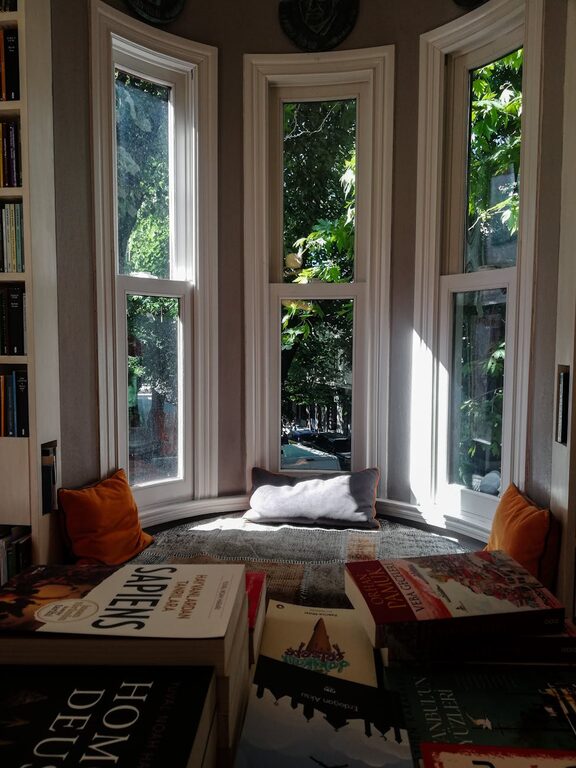 Simple Tips for Creating a Cozy and Inviting Reading Nook at Home